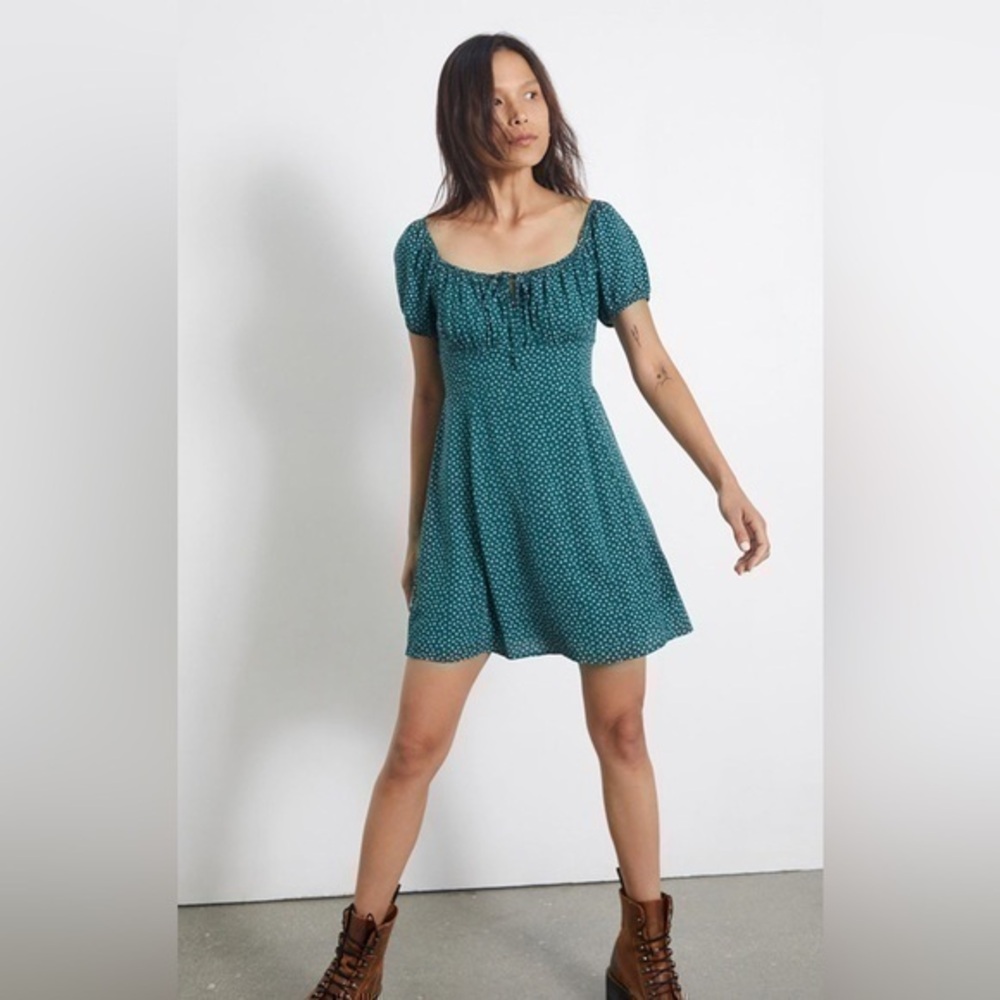 LA Hearts • NWT Tie Front Smocked Babydoll Mini Dress Green Ditsy Floral M